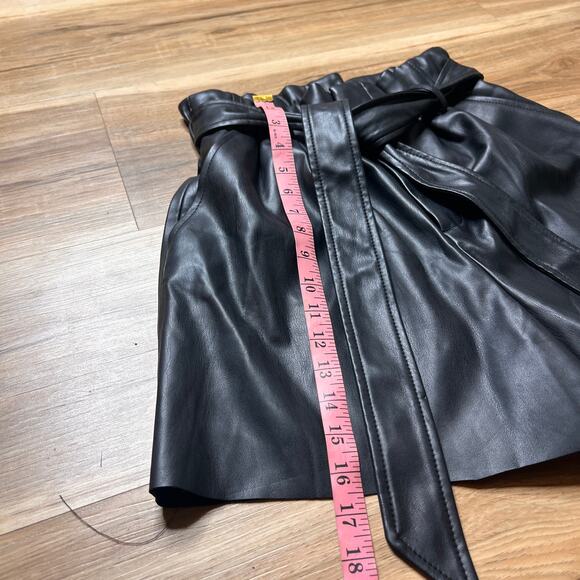 Zara Black Faux Leather Paperbag Shorts Size S NWOT - Picture 3 of 5